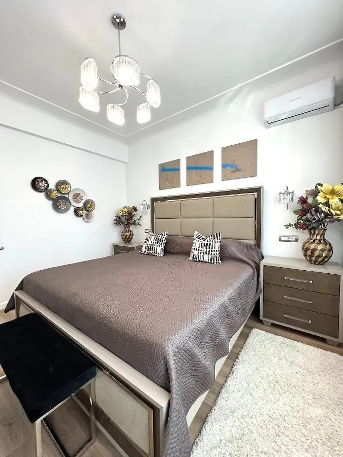 Apartment Sky View - Luxury Apartament - Sanador Victoriei Bucharest Romania